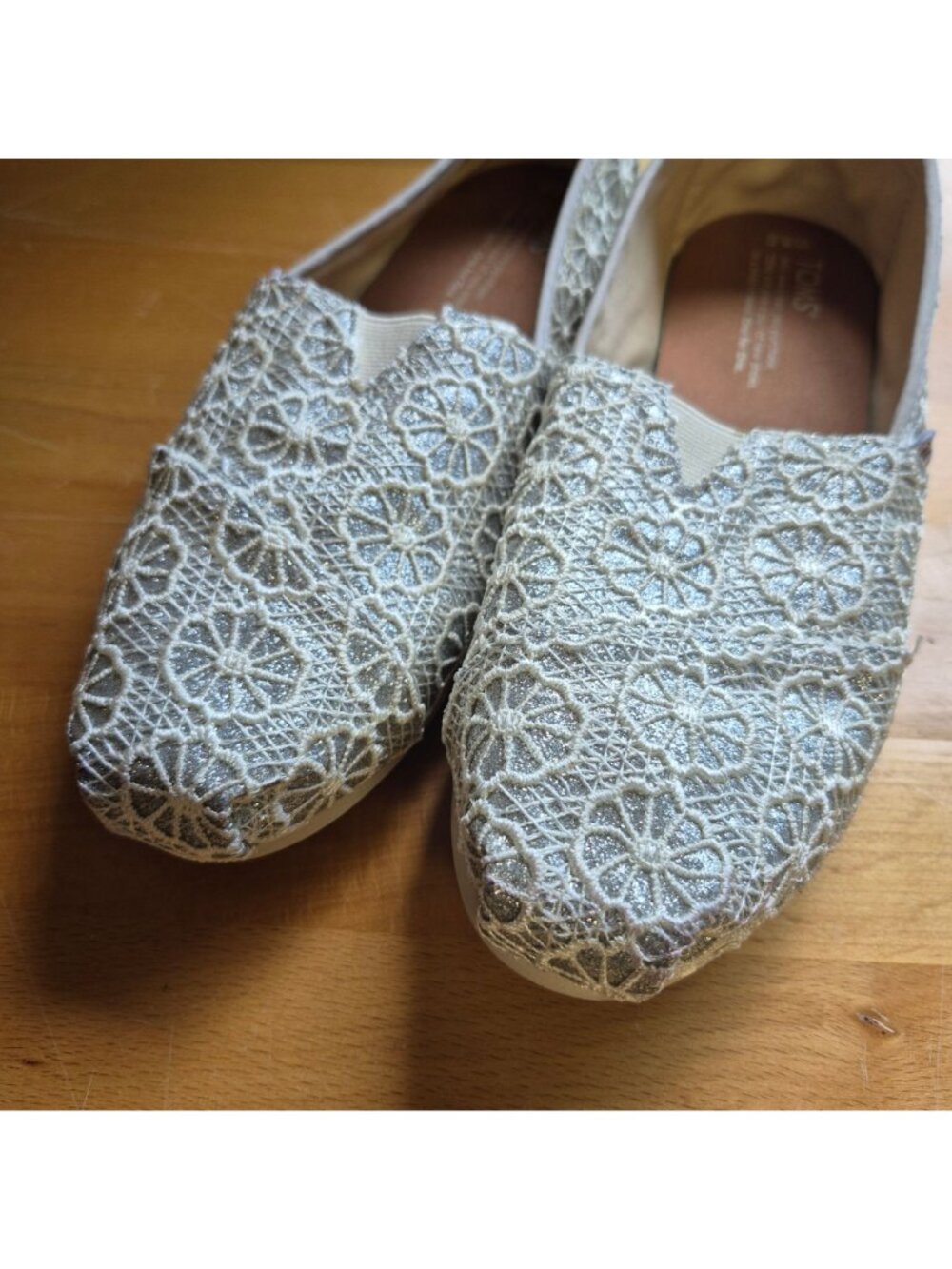 TOMS Womens Slip-On Shoes 8.5 Ivory Floral Pattern Casual Flat Comfort - Picture 2 of 9